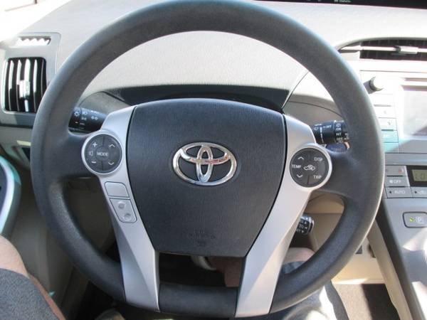 2014 Toyota Prius Four hatchback Green - cars & trucks - by dealer -... for sale in Fayetteville, AR – photo 19
