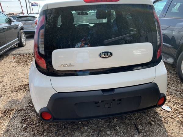 2016 Kia Soul Base 4dr Crossover 6A with - - by dealer for sale in New Braunfels, TX – photo 4