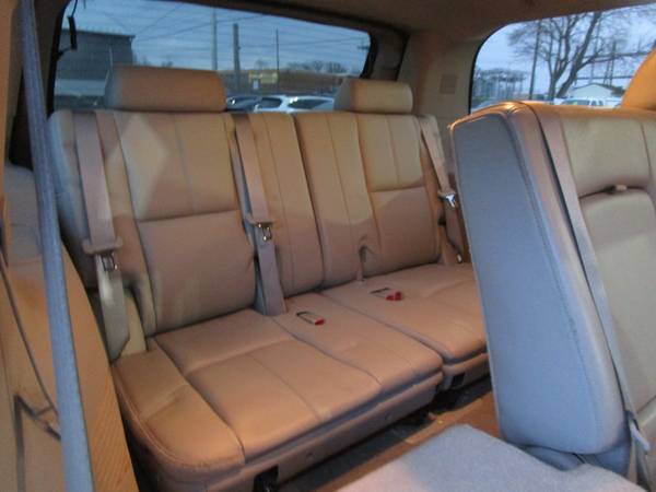 2009 GMC YUKON SLT - CLEAN CAR FAX - AS IS TRADED VEHICLE - 3RD ROW... for sale in Scranton, PA – photo 8