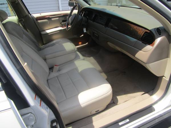 2002 Lincoln Town Car signature - - by dealer for sale in Clementon, NJ – photo 16