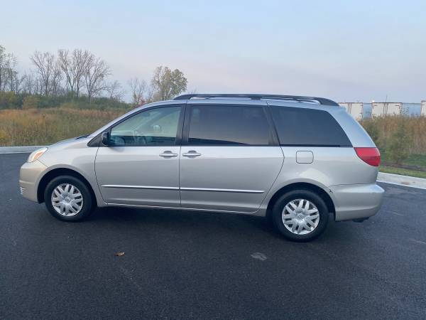 2004 Toyota Sienna CLEAN - cars & trucks - by owner - vehicle... for sale in Lake Bluff, IL – photo 8