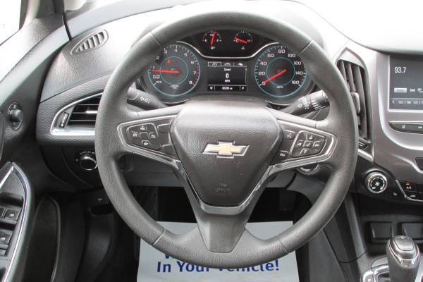 2017 Chevy Cruze LT Hatchback for sale in Lucasville, OH – photo 9