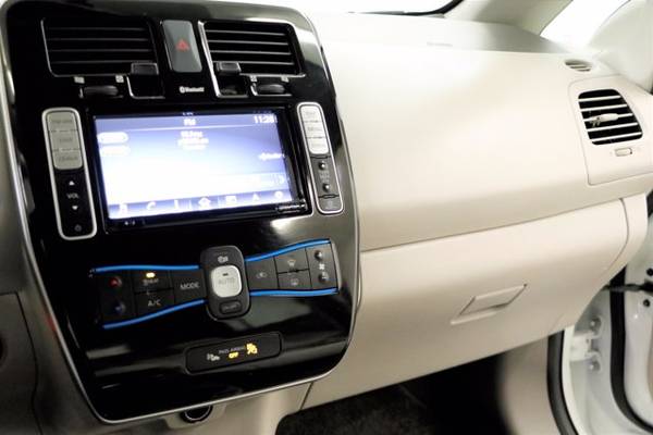 HEATED SEATS - CAMERA White 2016 Nissan Leaf SV ZEV Hatchback for sale in Clinton, AR – photo 8