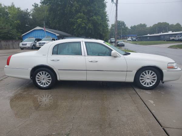 2004 Lincoln Town Car Ultimate - cars & trucks - by dealer - vehicle... for sale in Olathe, MO – photo 3