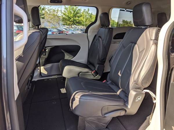 2017 Chrysler Pacifica Touring-L Plus SKU:HR788728 Mini-Van - cars &... for sale in Buford, GA – photo 18