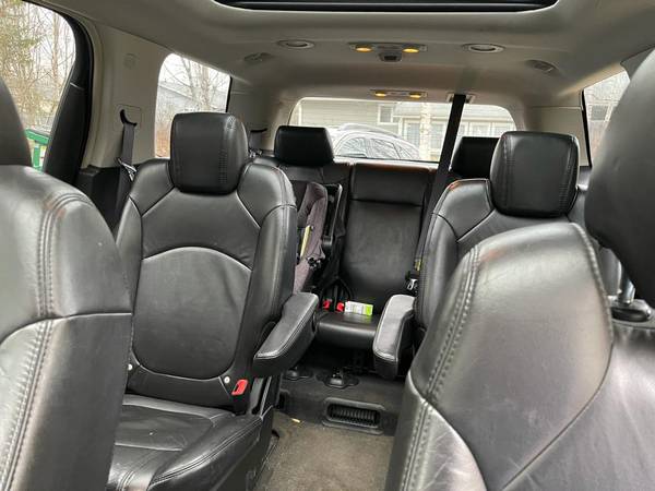 2008 saturn outlook XR for sale in Anchorage, AK – photo 10