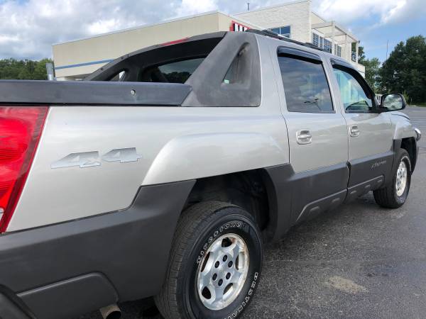 Loaded! 2005 Chevy Avalanche 1500! 4x4! Crew Cab! for sale in Ortonville, OH – photo 11