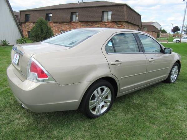 2006 Ford Fusion V6 SEL - cars & trucks - by dealer - vehicle... for sale in Marion, IA – photo 5