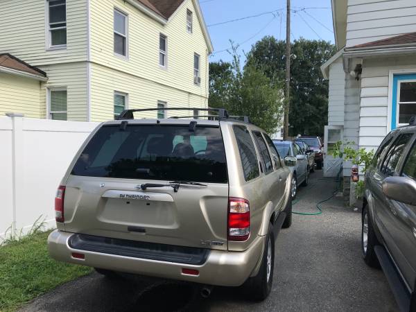 2001 Nissan Pathfinder LE for sale in West Springfield, MA – photo 2