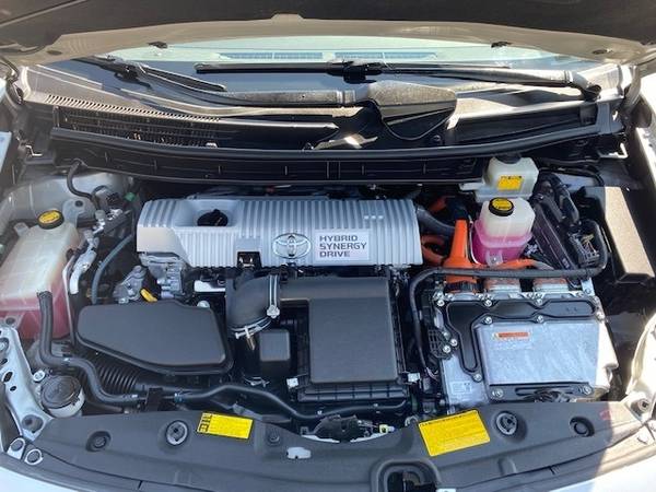 2011 Toyota Prius 5dr HB 5 with (2) 12V pwr outlets - cars & trucks... for sale in North Hollywood, CA – photo 24