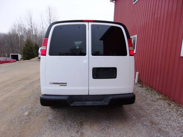 2015 Chevy Express 8 Pass, Custom Seating, Running Boards! SK WH2229 for sale in Millersburg, OH – photo 7