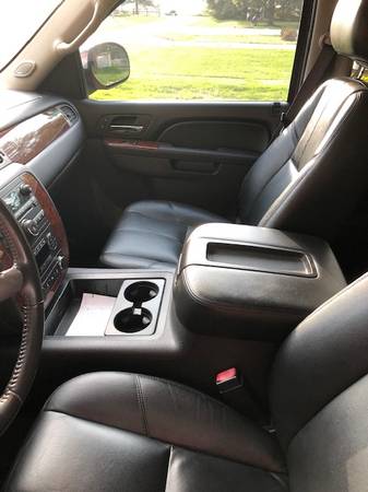 2012 Chevy Suburban LT - cars & trucks - by owner - vehicle... for sale in Aledo, IA – photo 11