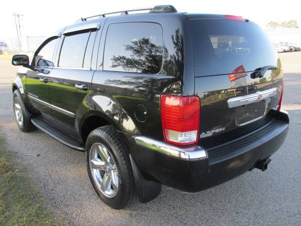 2008 Chrysler Aspen Limited 4WD (Loaded/Clean!)WE FINANCE! for sale in Shakopee, MN – photo 3