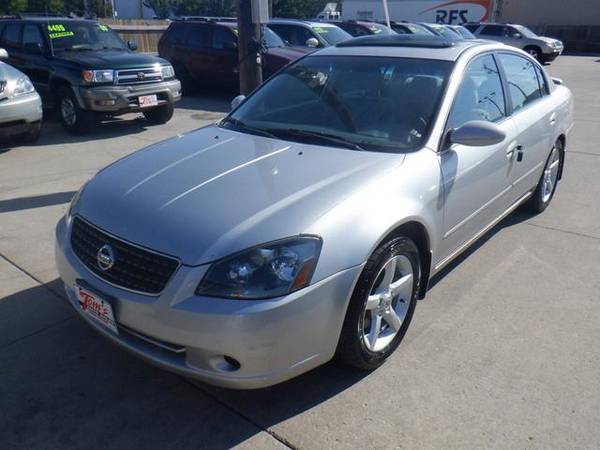 2005 Nissan Altima 3.5 SE - cars & trucks - by dealer - vehicle... for sale in Des Moines, IA – photo 9