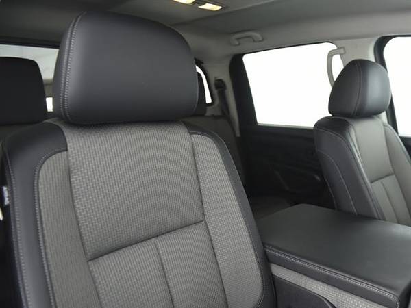 2017 Nissan Titan Crew Cab S Pickup 4D 5 1/2 ft pickup Gray - FINANCE for sale in Atlanta, FL – photo 5