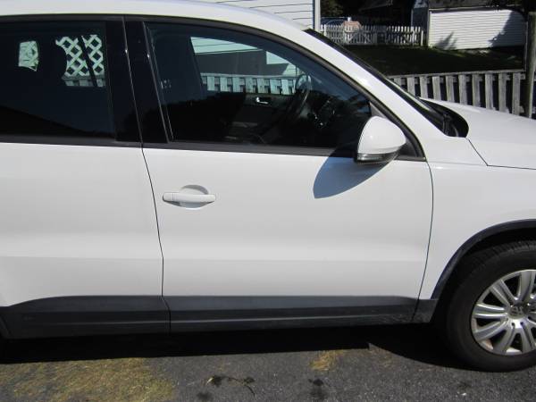 2012 VW Tiguan with manual transmission - cars & trucks - by owner -... for sale in Derwood, District Of Columbia – photo 4