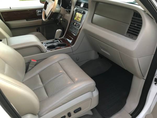 2013 Lincoln Navigator L - White for sale in New Braunfels, TX – photo 16
