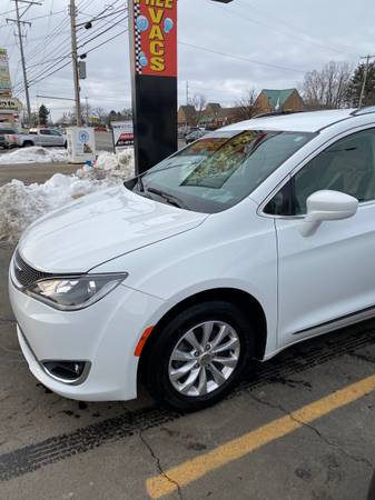 2018 Chrysler Pacifica touring L for sale in Lansing, MI – photo 19