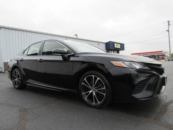 2018 Toyota Camry SE - cars & trucks - by dealer - vehicle... for sale in Rockford, IL – photo 12