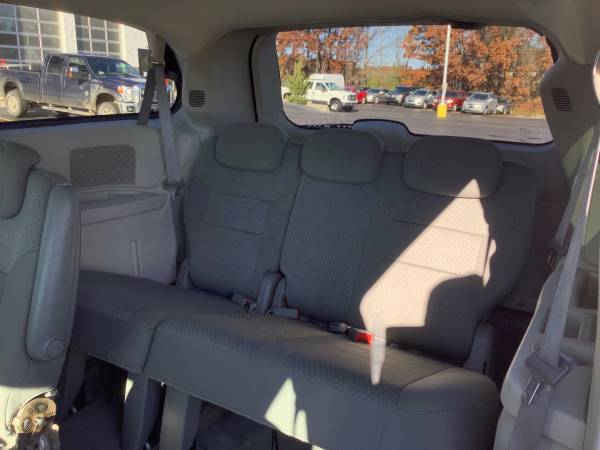 Accident Free! 2010 Chrysler Town & Country! 3rd Row! - cars &... for sale in Ortonville, OH – photo 17