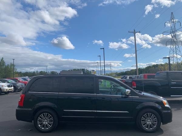 2014 Chrysler Town & Country! Touring-L! DVD! Stow & Go! New Tires! for sale in Suamico, WI – photo 22