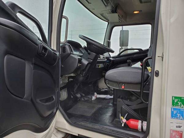 2015 Hino 26' box truck - cars & trucks - by dealer - vehicle... for sale in Kenner, MS – photo 2