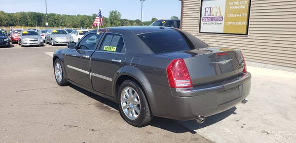 LEATHER 2009 Chrysler 300 4dr Sdn 300C Hemi RWD for sale in Chesaning, MI – photo 6