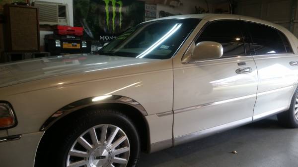 2004 Lincoln Town Car - cars & trucks - by owner - vehicle... for sale in Fort Worth, TX – photo 3