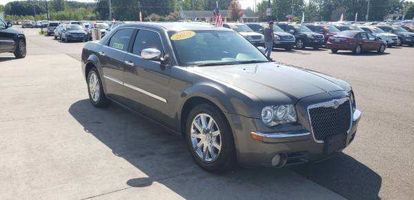 LEATHER 2009 Chrysler 300 4dr Sdn 300C Hemi RWD for sale in Chesaning, MI – photo 2