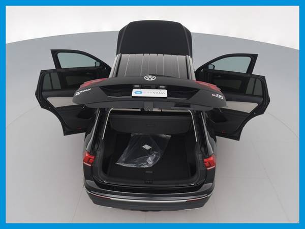 2018 VW Volkswagen Tiguan 2 0T SE 4MOTION Sport Utility 4D suv Black for sale in NEWARK, NY – photo 18