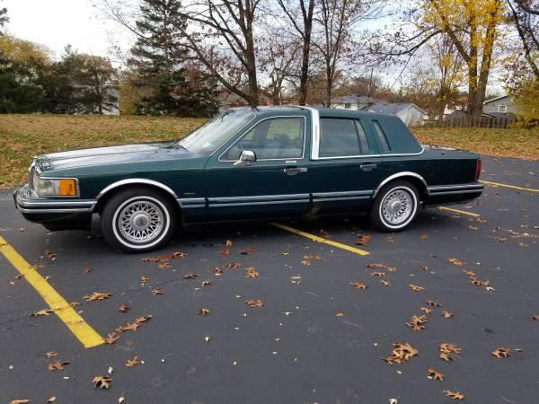 1994 Lincoln Town Car - cars & trucks - by owner - vehicle... for sale in Rochester , NY