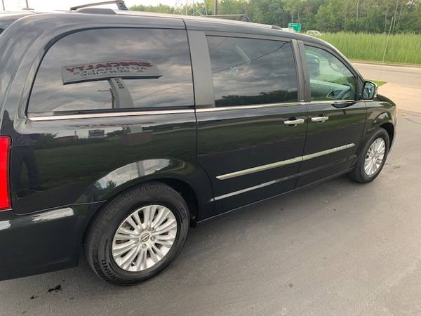 2012 Chrysler Town & Country! Limited! Htd Lthr! DVD! Bckup Cam! for sale in Suamico, WI – photo 23