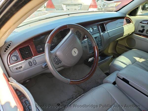 2003 *Lincoln* *Town Car* *4dr Sedan Signature* Silv - cars & trucks... for sale in Woodbridge, District Of Columbia – photo 7