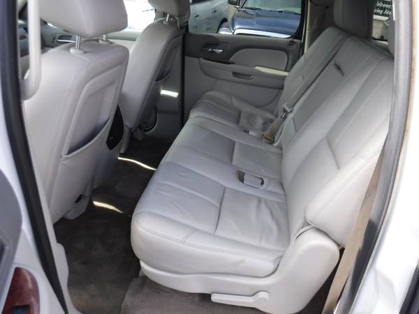 2012 Chevrolet Suburban - cars & trucks - by dealer - vehicle... for sale in New Port Richey , FL – photo 8