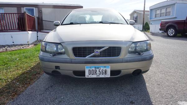 2004 Volvo S-60 2.4 - cars & trucks - by owner - vehicle automotive... for sale in Cedar Rapids, IA – photo 2