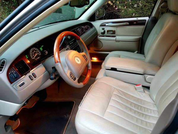 2003 Lincoln Town Car Signature MOONROOF / HEATED SEATS Towncar -... for sale in Auburn, WA – photo 4