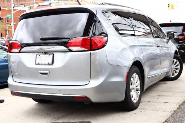 2018 Chrysler Pacifica Touring L FWD Minivan - - by for sale in Jamaica, NY – photo 10
