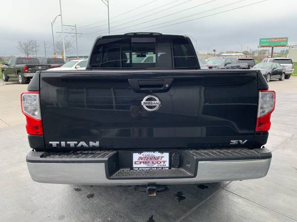 2018 Nissan Titan 4x2 Crew Cab SV Magnetic Bla for sale in Omaha, NE – photo 6
