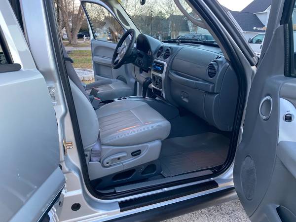2005 JEEP LIBERTY LIMITED WITH 119K MILS NEW EMISSION & CARFAX IN... for sale in Lawrenceville, GA – photo 9
