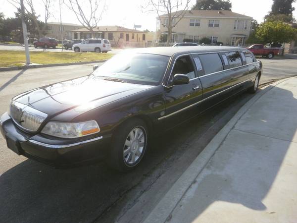 2005 BLACK 120IN LINCOLN TOWNCAR LIMOUSINE #1099 - cars & trucks -... for sale in Los Angeles, OR – photo 2
