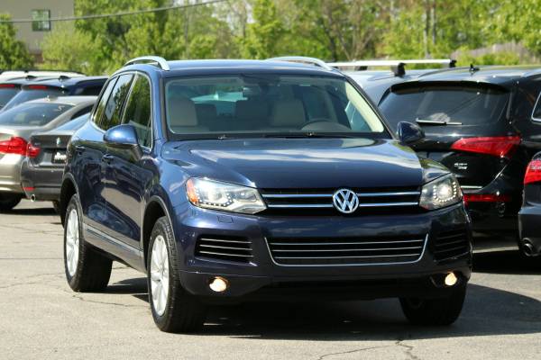 2012 Volkswagen Touareg VR6 Sport - heated seats, Bluetooth, financing for sale in Middleton, MA – photo 13