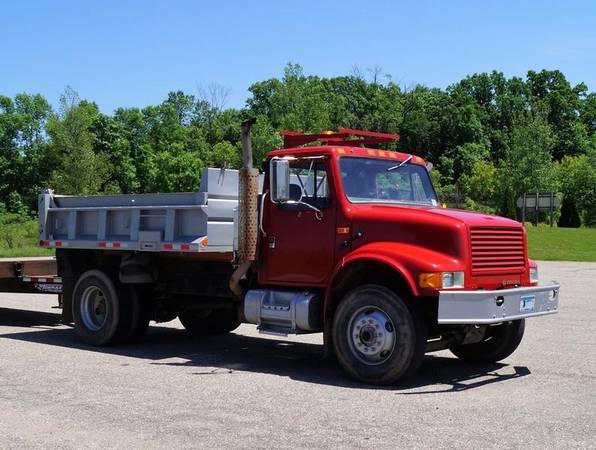 1990 International 4900 - 2WD 7 6L 11ft Dump Truck - DT466 (235601) for sale in Dassel, MN – photo 2