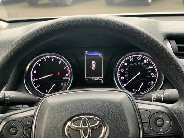 2018 Toyota Camry Celestial Silver Metallic Priced to SELL!!! for sale in Eugene, OR – photo 14