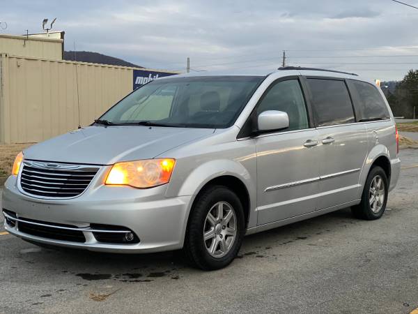 2011 Chrysler Town And Country Touring / CLEAN TITLE - cars & trucks... for sale in Sevierville, TN