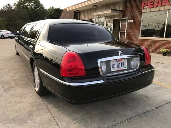 2003 *Lincoln* *Town* *Car* *Executive* - cars & trucks - by dealer... for sale in Medina, OH – photo 12