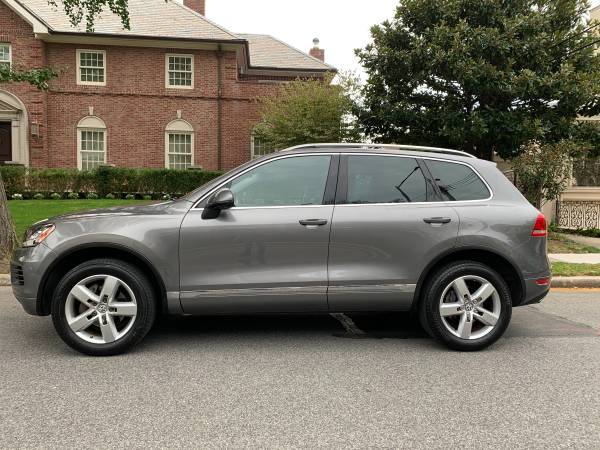 Volksvagen Touareg Executive - cars & trucks - by dealer - vehicle... for sale in Brooklyn, NJ – photo 4