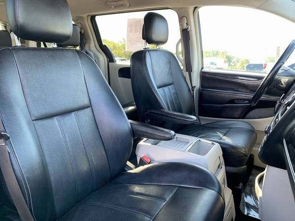 2012 Chrysler Town Country Touring Tv/DVD 3rd Row Leather V6 We Fina for sale in Canton, OH – photo 16