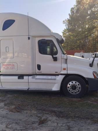 2014 Freightliner Cascadia for sale in Charleston Afb, SC – photo 2