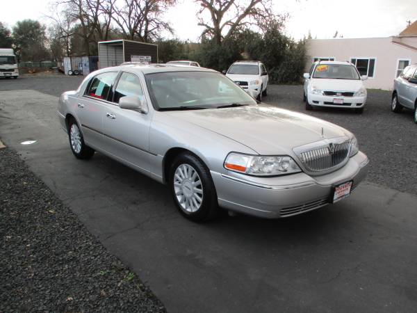 2005 LINCOLN TOWN CAR - - by dealer - vehicle for sale in Gridley, CA – photo 2