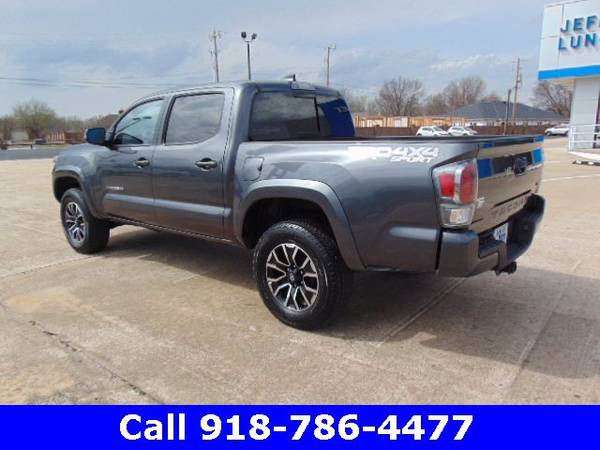 2020 Toyota Tacoma 4WD SR5 pickup Gray - - by dealer for sale in Grove, AR – photo 8